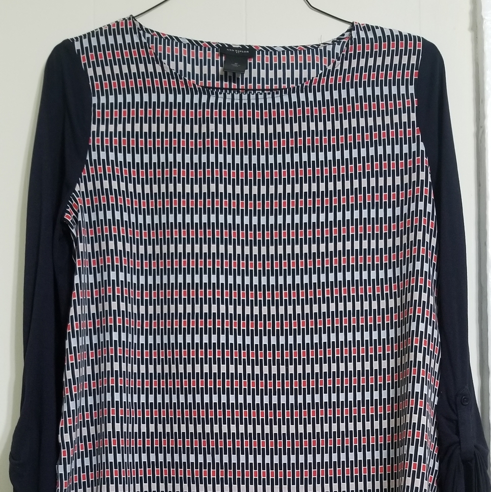 Anne Taylor Two Tone Top!